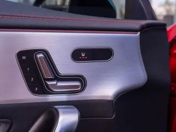 MERCEDES-BENZ CLA 200d