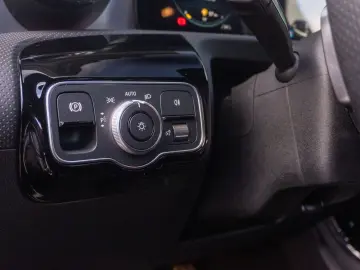 MERCEDES-BENZ CLA 200d