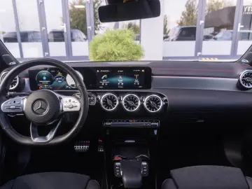 MERCEDES-BENZ CLA 200d