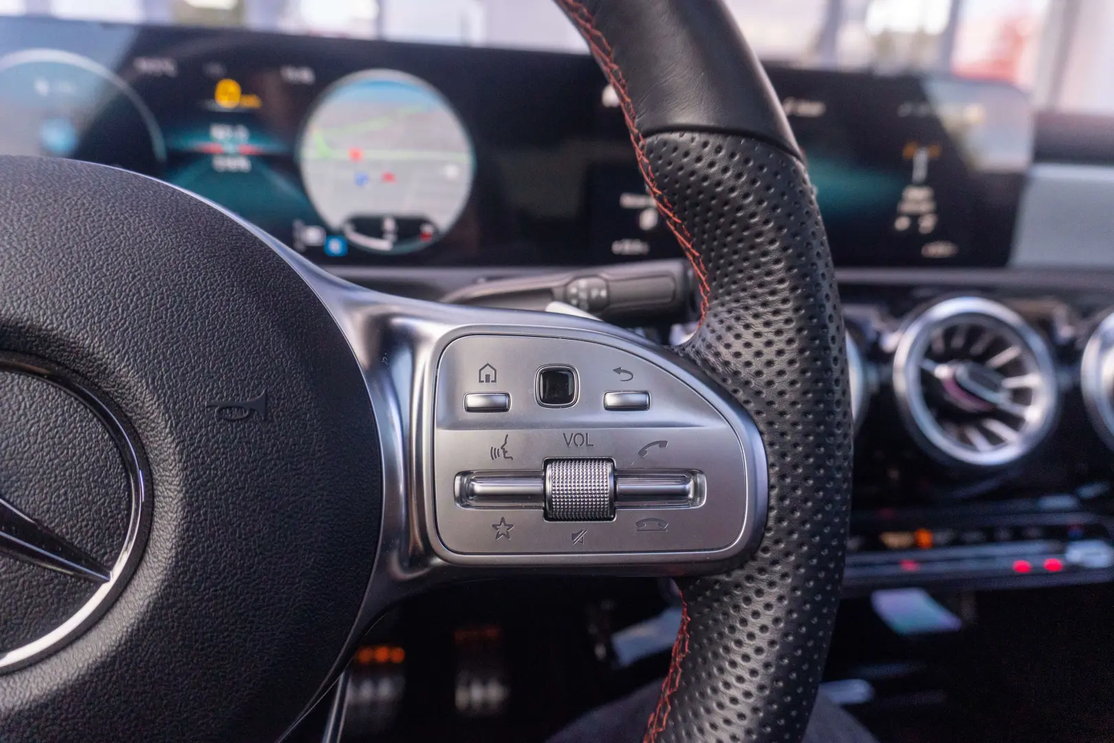 MERCEDES-BENZ CLA 200d