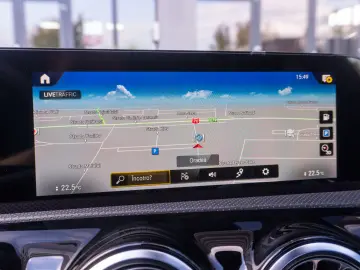 MERCEDES-BENZ CLA 200d