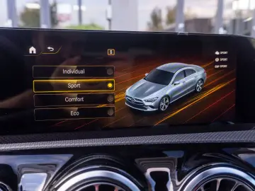 MERCEDES-BENZ CLA 200d
