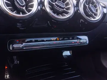 MERCEDES-BENZ CLA 200d