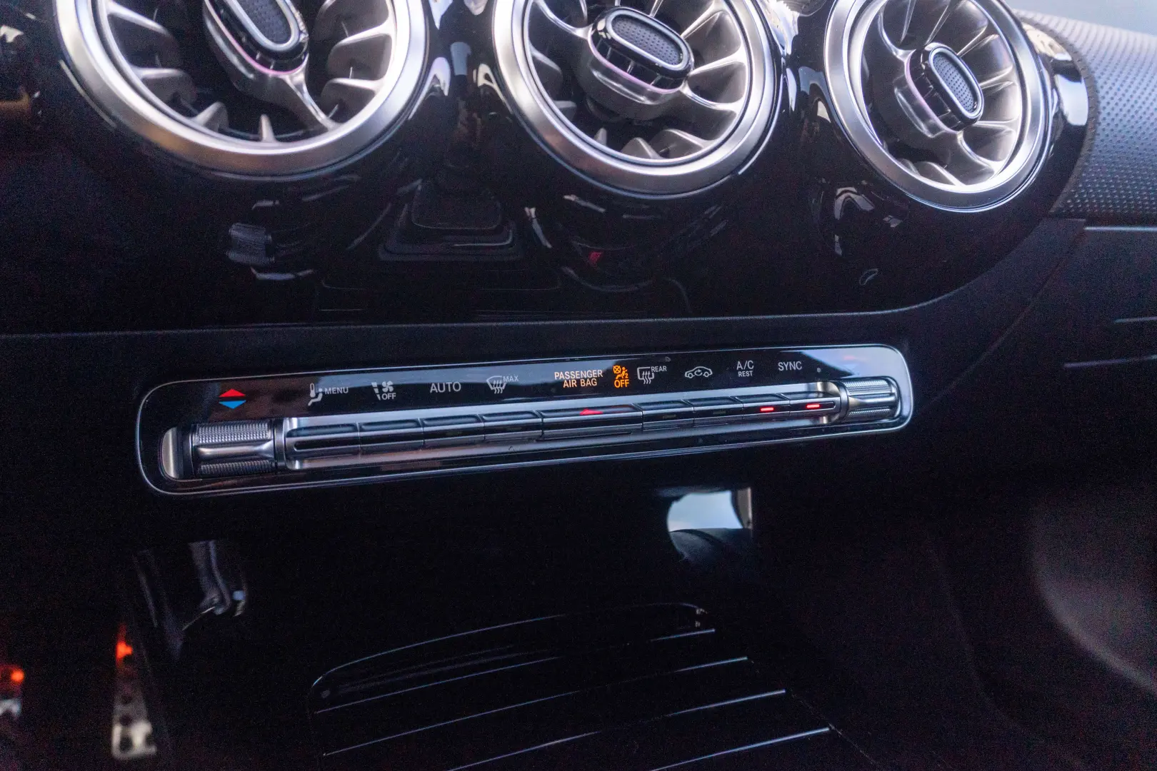 MERCEDES-BENZ CLA 200d