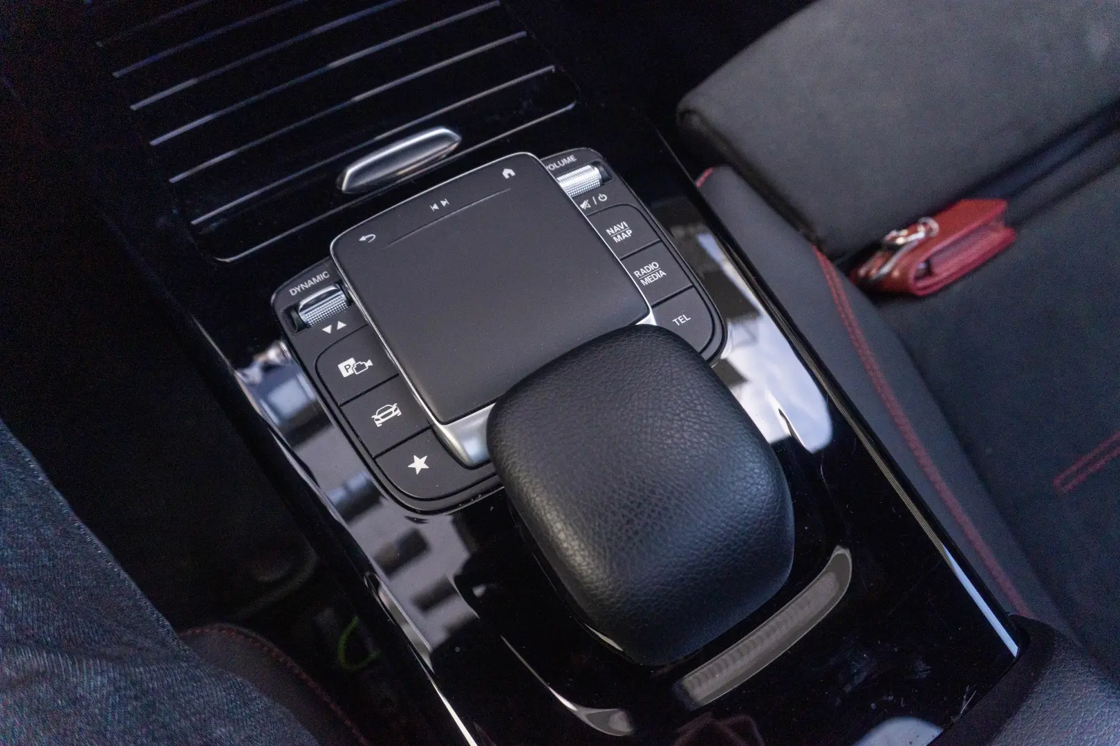 MERCEDES-BENZ CLA 200d