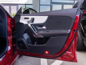 MERCEDES-BENZ CLA 200d