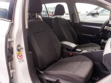 Volkswagen Golf 8 Life 1.0 110CP TSI DSG mild hybrid