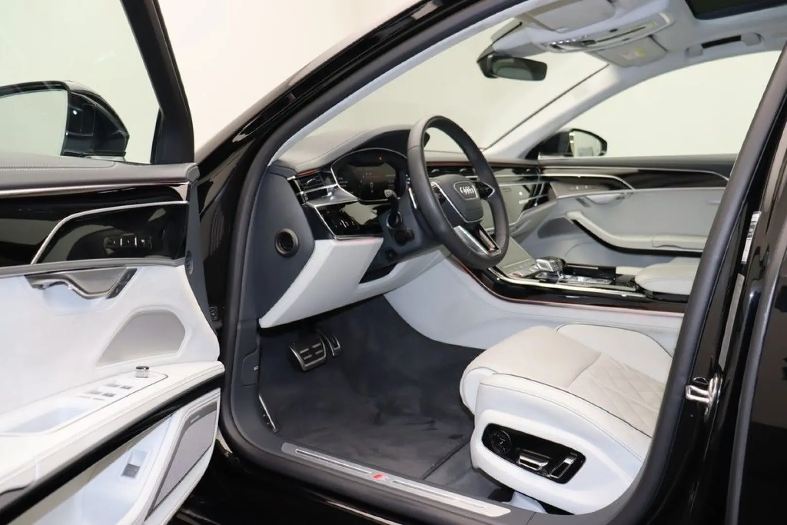 S8 4.0 TFSI quattro . Matrix Navi Pano AHK