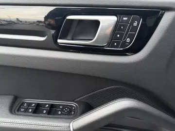 Cayenne E-Hybrid Platinum Edition Soft-Close LED
