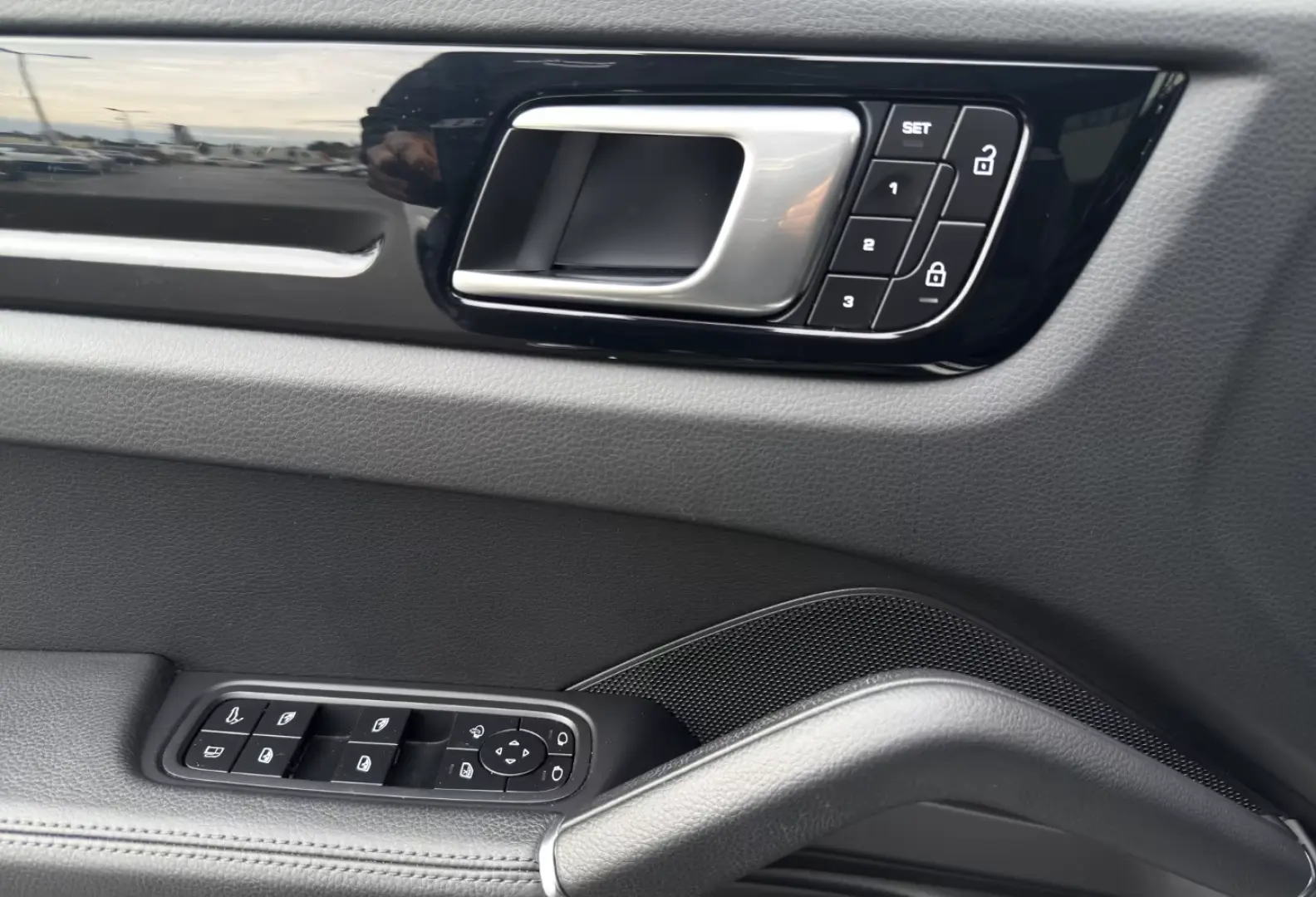 Cayenne E-Hybrid Platinum Edition Soft-Close LED