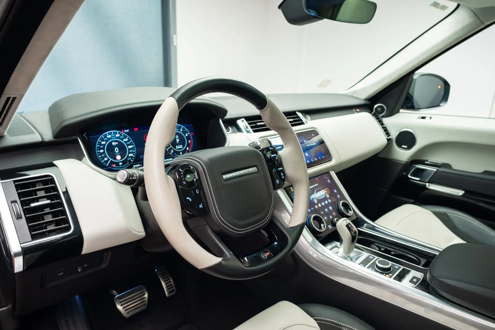 Land Rover Range Rover SVR 575CP