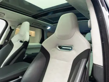 Land Rover Range Rover SVR 575CP