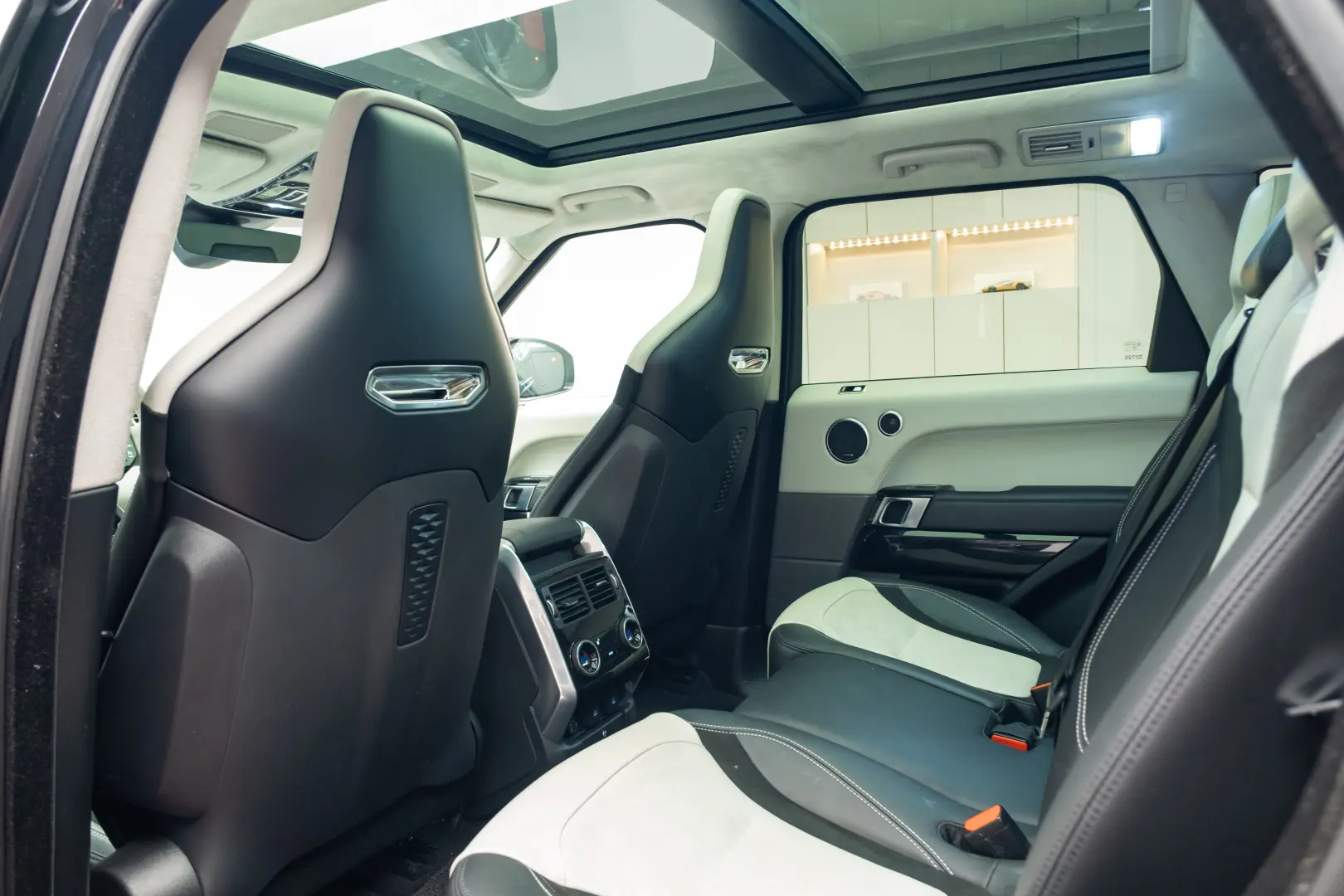 Land Rover Range Rover SVR 575CP