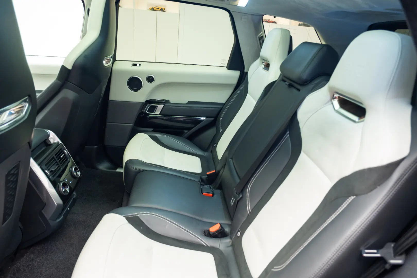 Land Rover Range Rover SVR 575CP