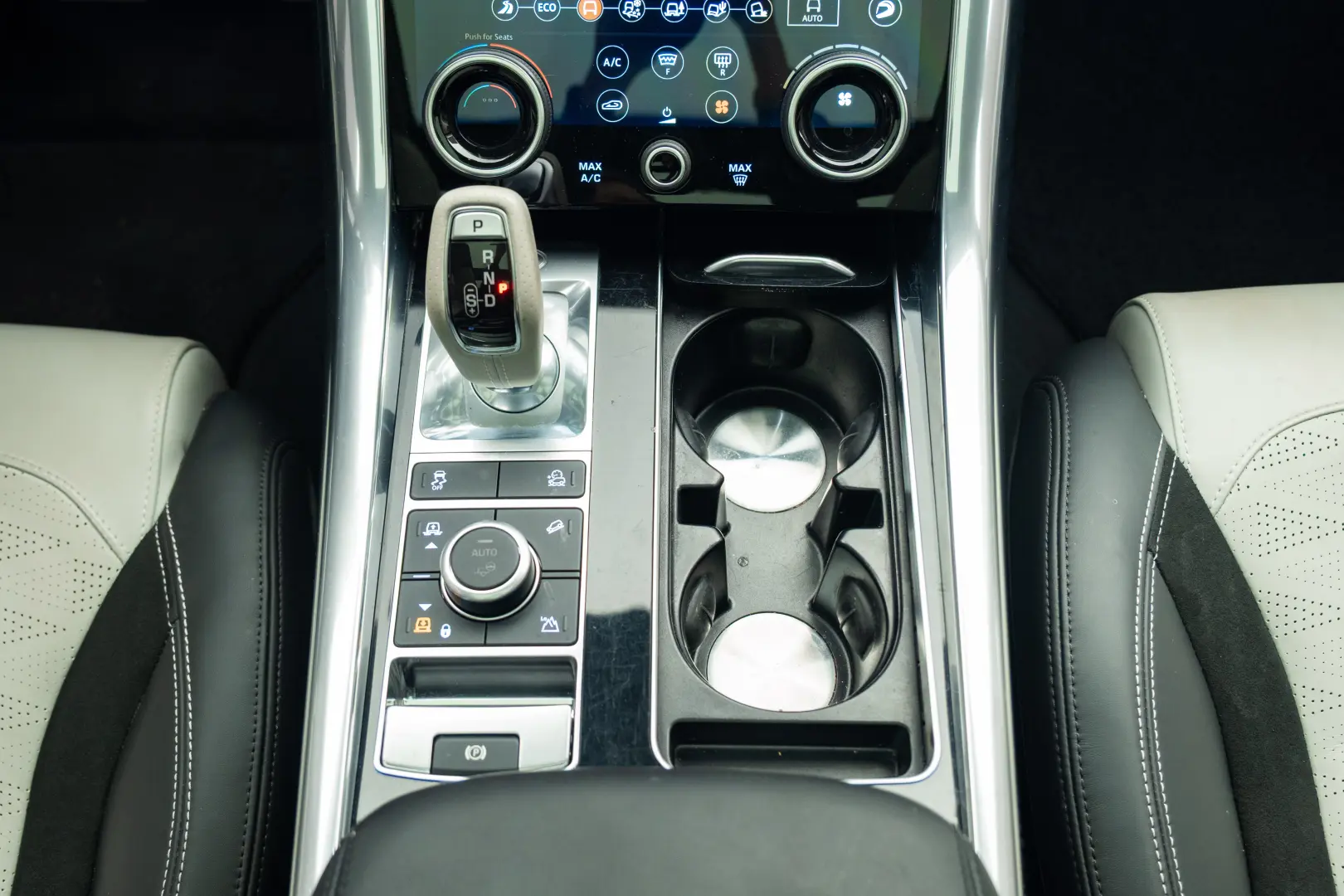 Land Rover Range Rover SVR 575CP