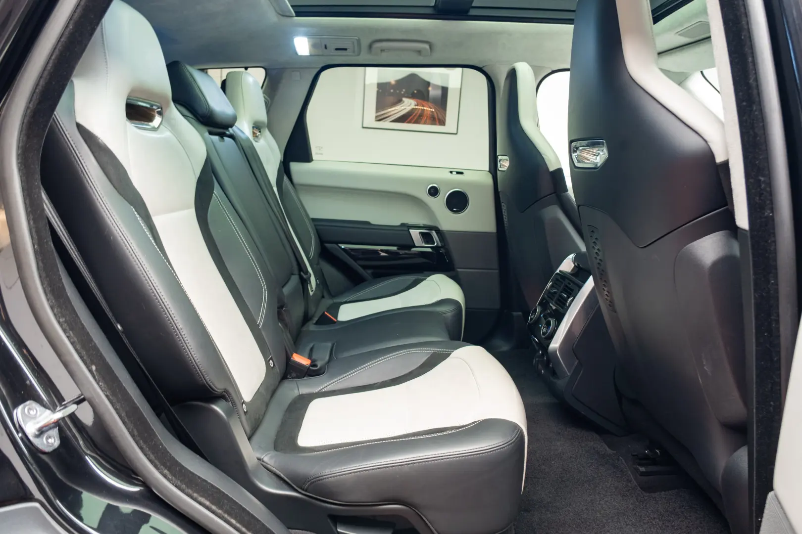 Land Rover Range Rover SVR 575CP