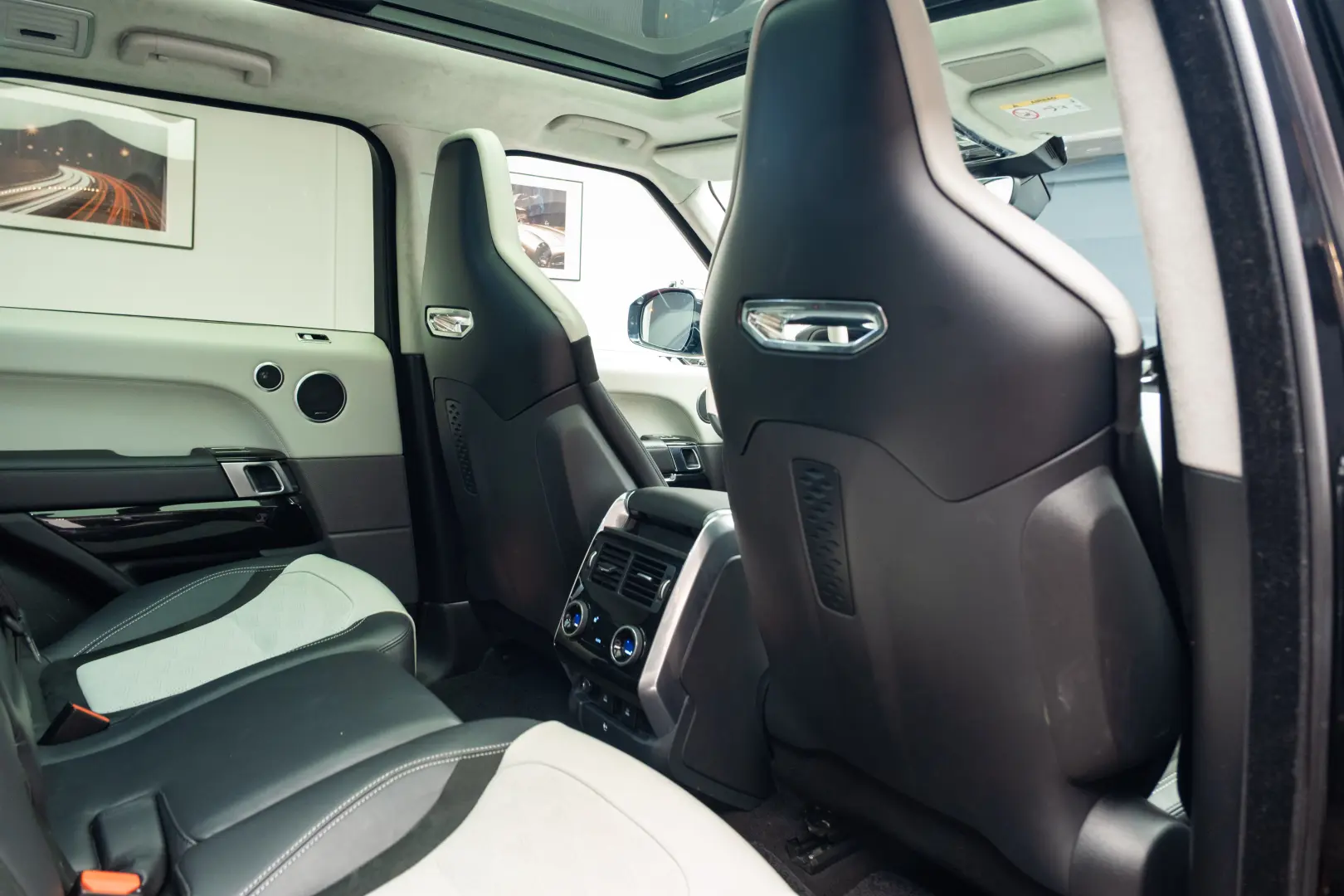 Land Rover Range Rover SVR 575CP