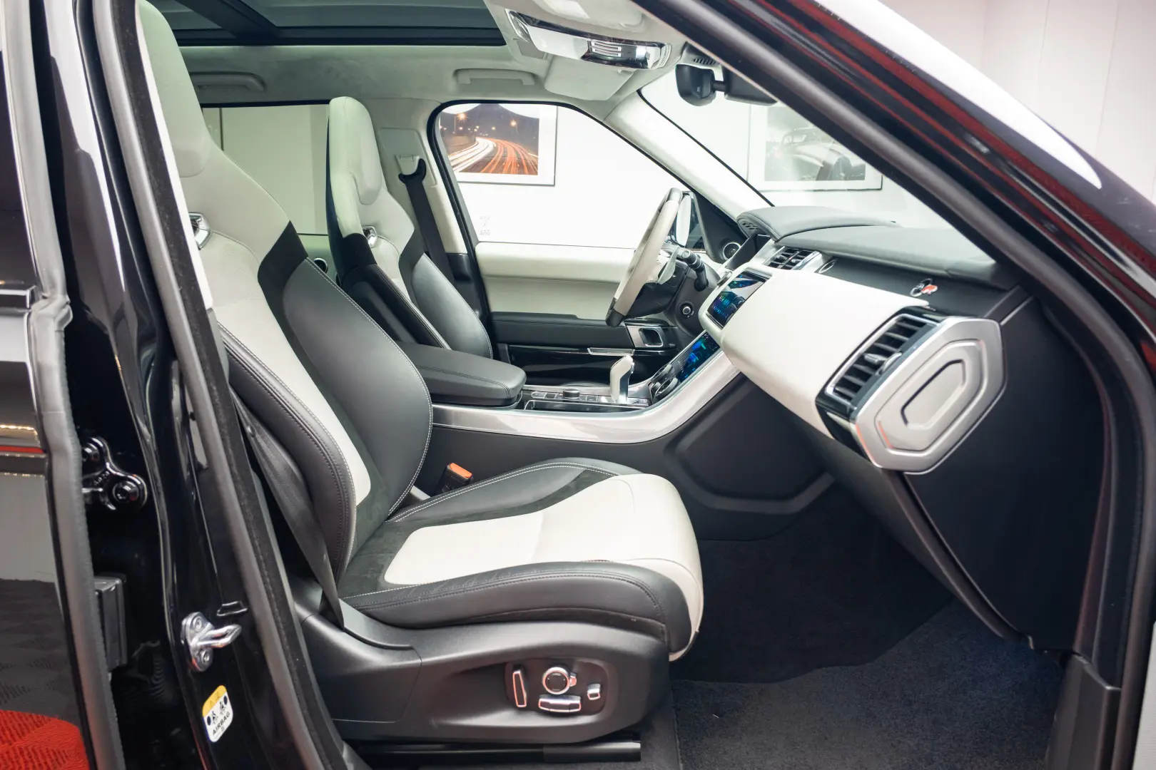 Land Rover Range Rover SVR 575CP