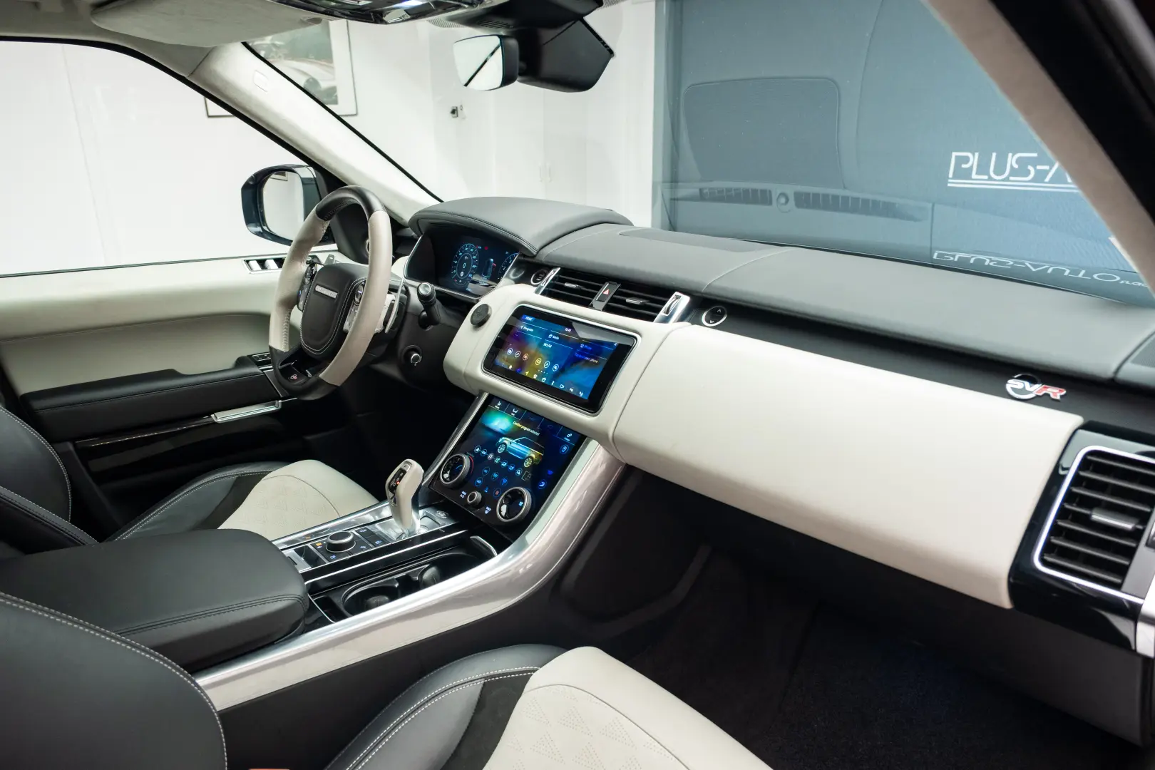Land Rover Range Rover SVR 575CP
