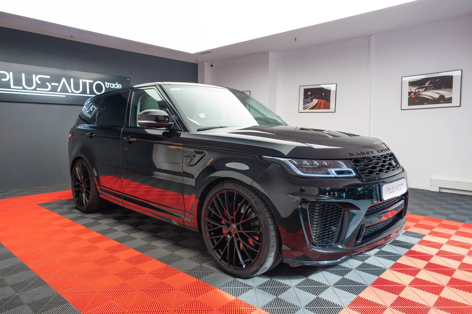Land Rover Range Rover SVR 575CP