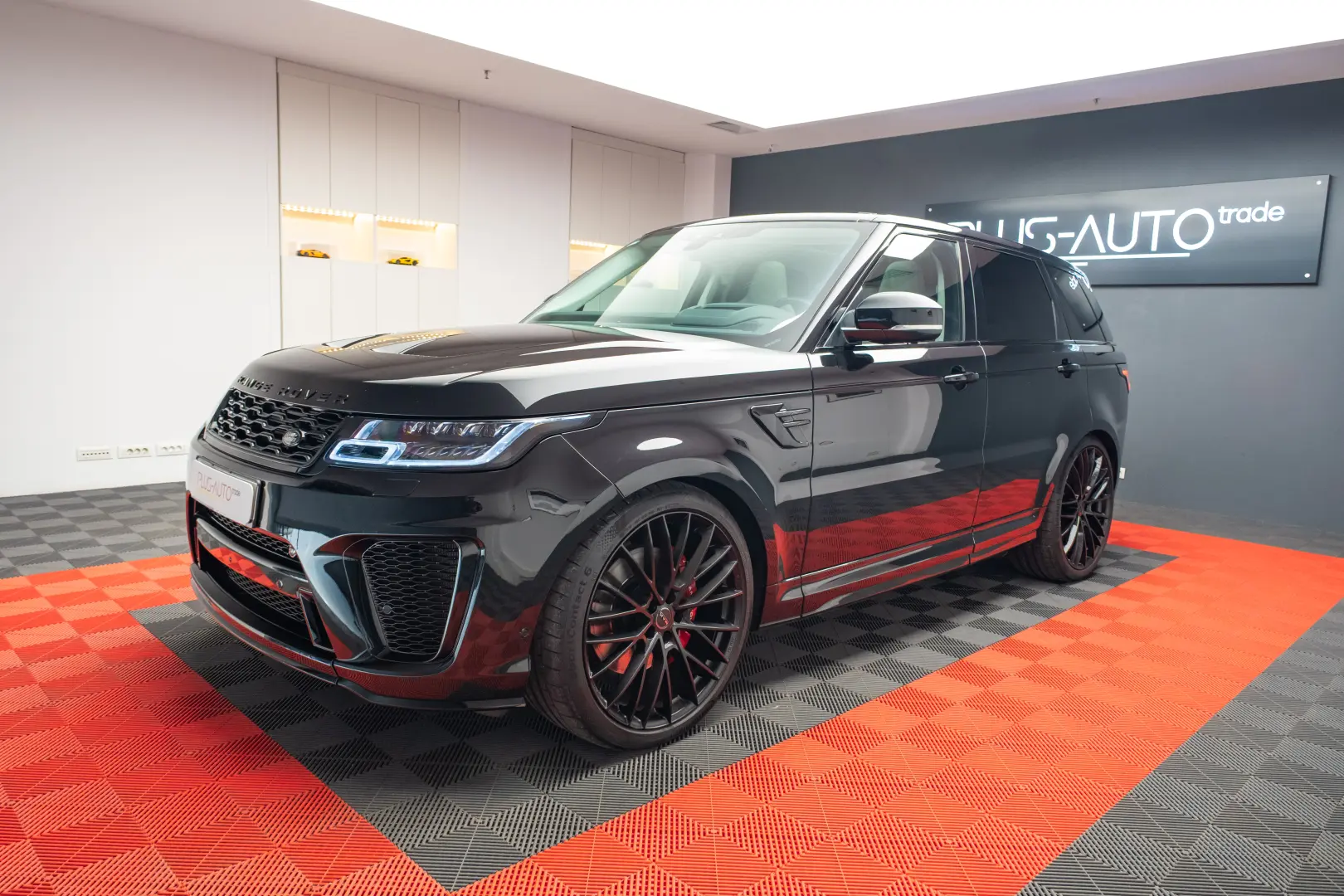 Land Rover Range Rover SVR 575CP