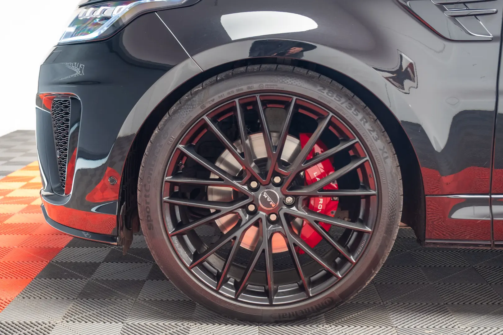 Land Rover Range Rover SVR 575CP