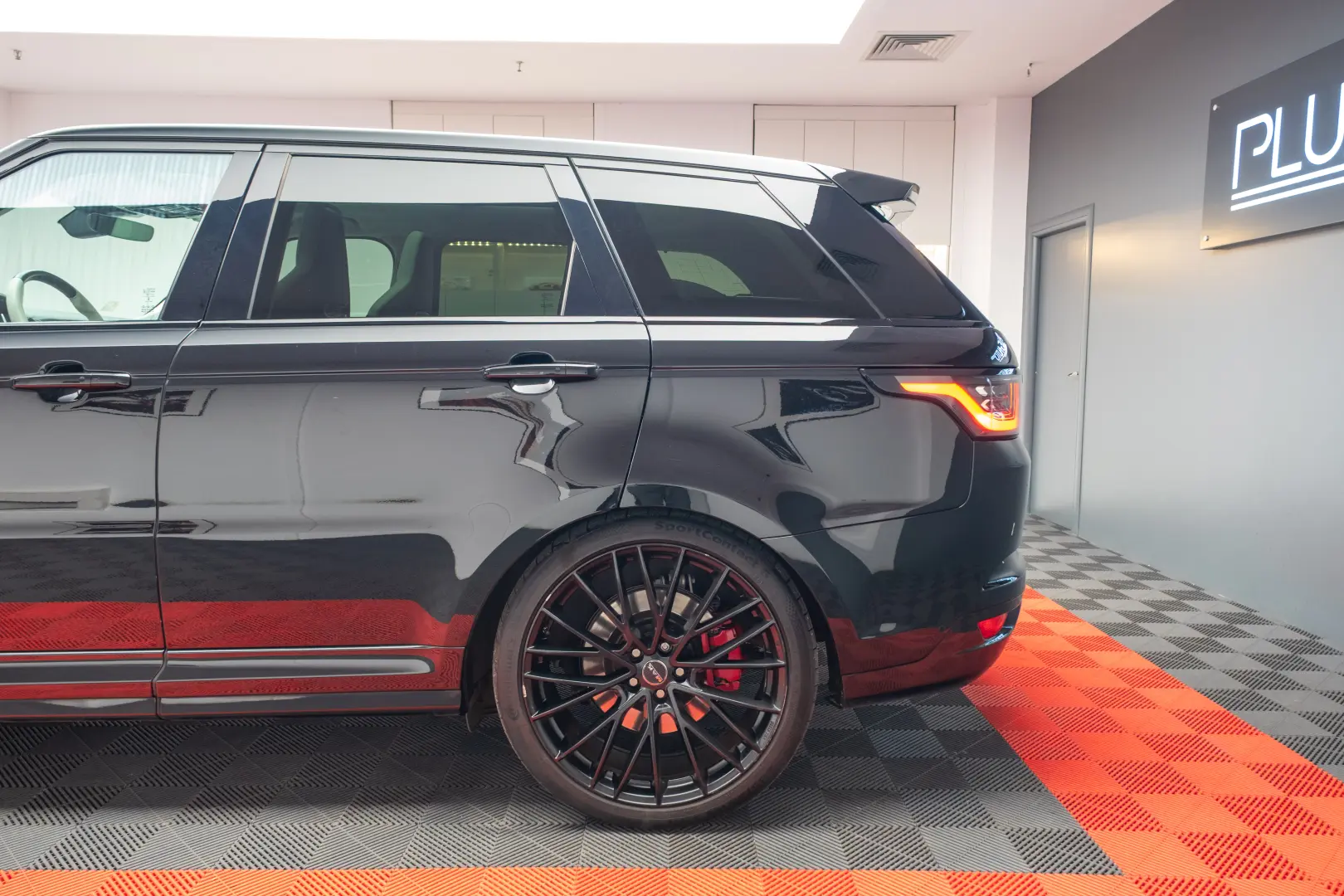Land Rover Range Rover SVR 575CP