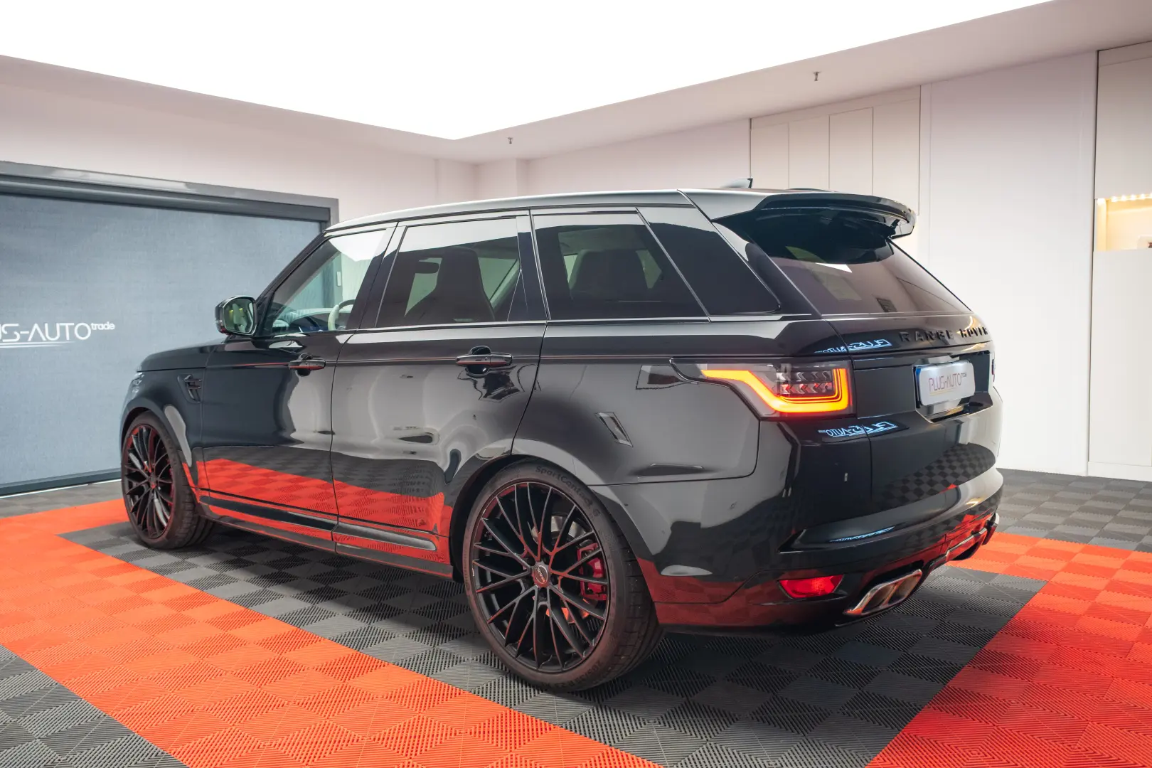Land Rover Range Rover SVR 575CP