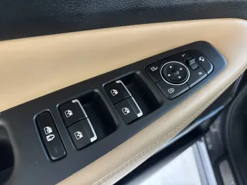 Hyundai Santa Fe Hybrid 1.6 l 230 CP 4WD 6AT Luxury