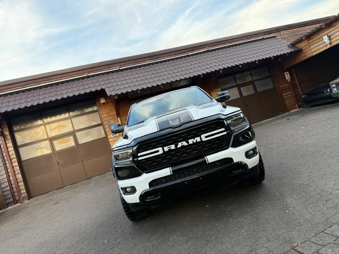 LONGBED V8 SPORT LIFT 4X4 AHK OFFROAD GARANTIE