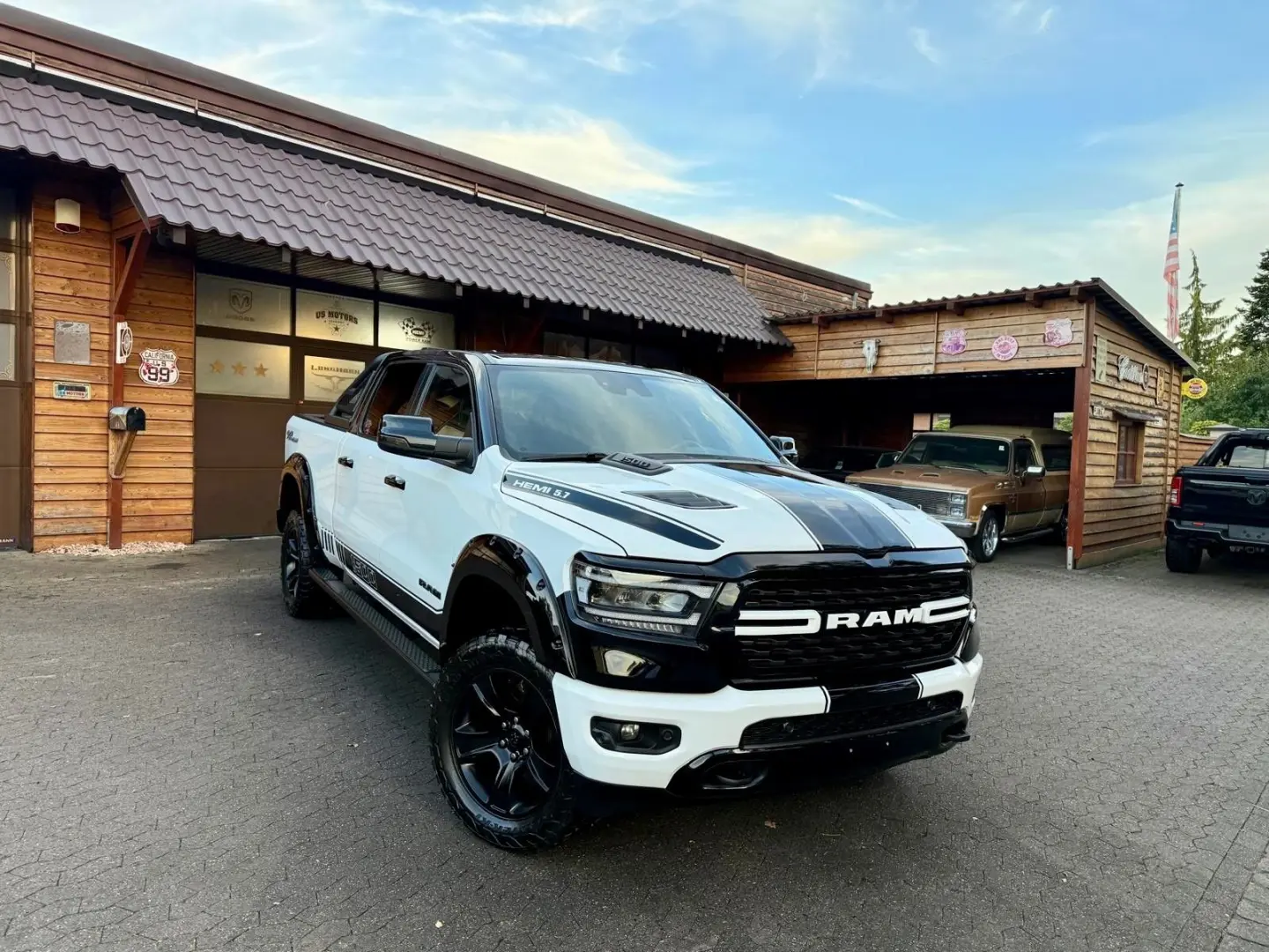 LONGBED V8 SPORT LIFT 4X4 AHK OFFROAD GARANTIE