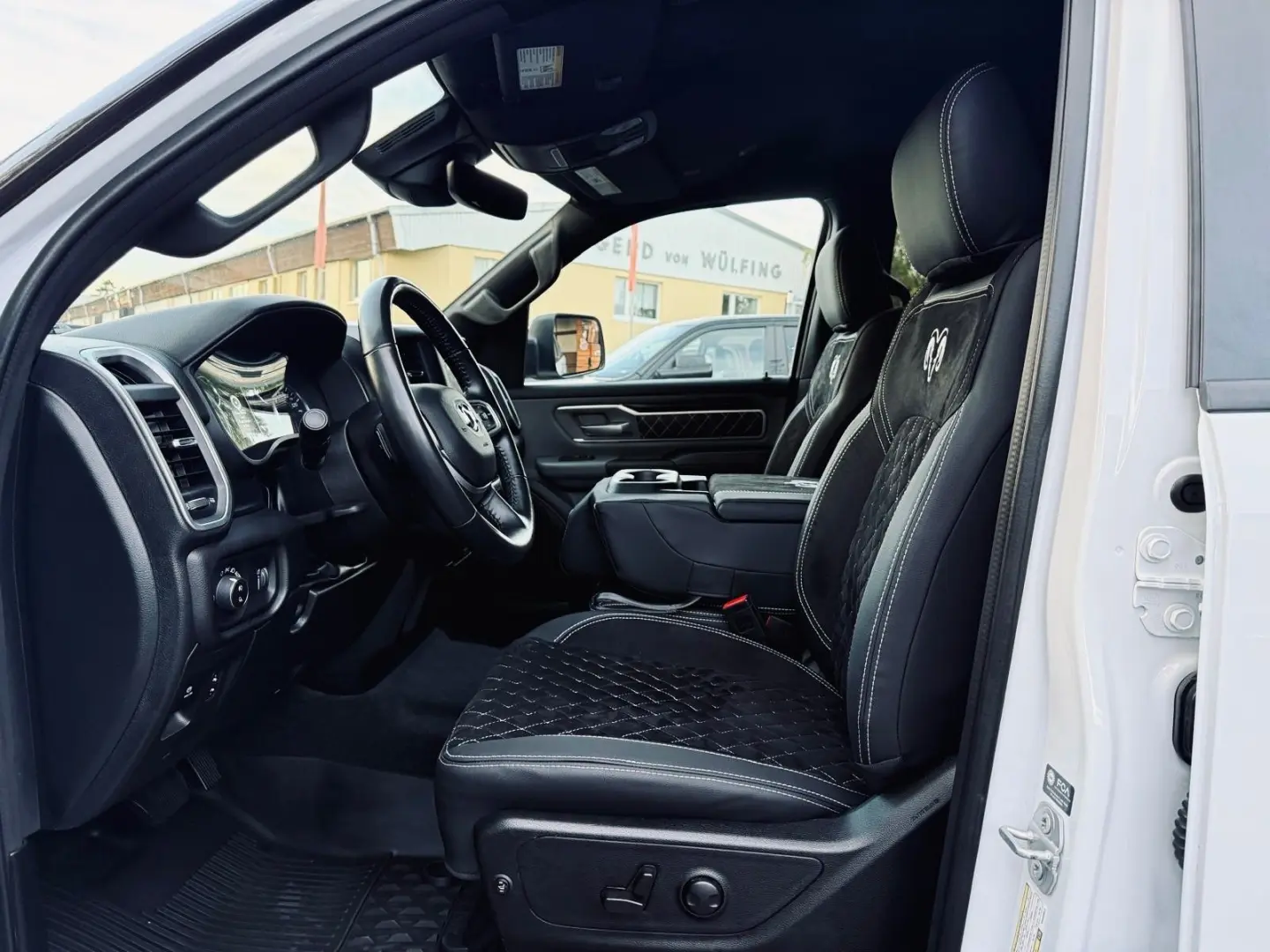 LONGBED V8 SPORT LIFT 4X4 AHK OFFROAD GARANTIE