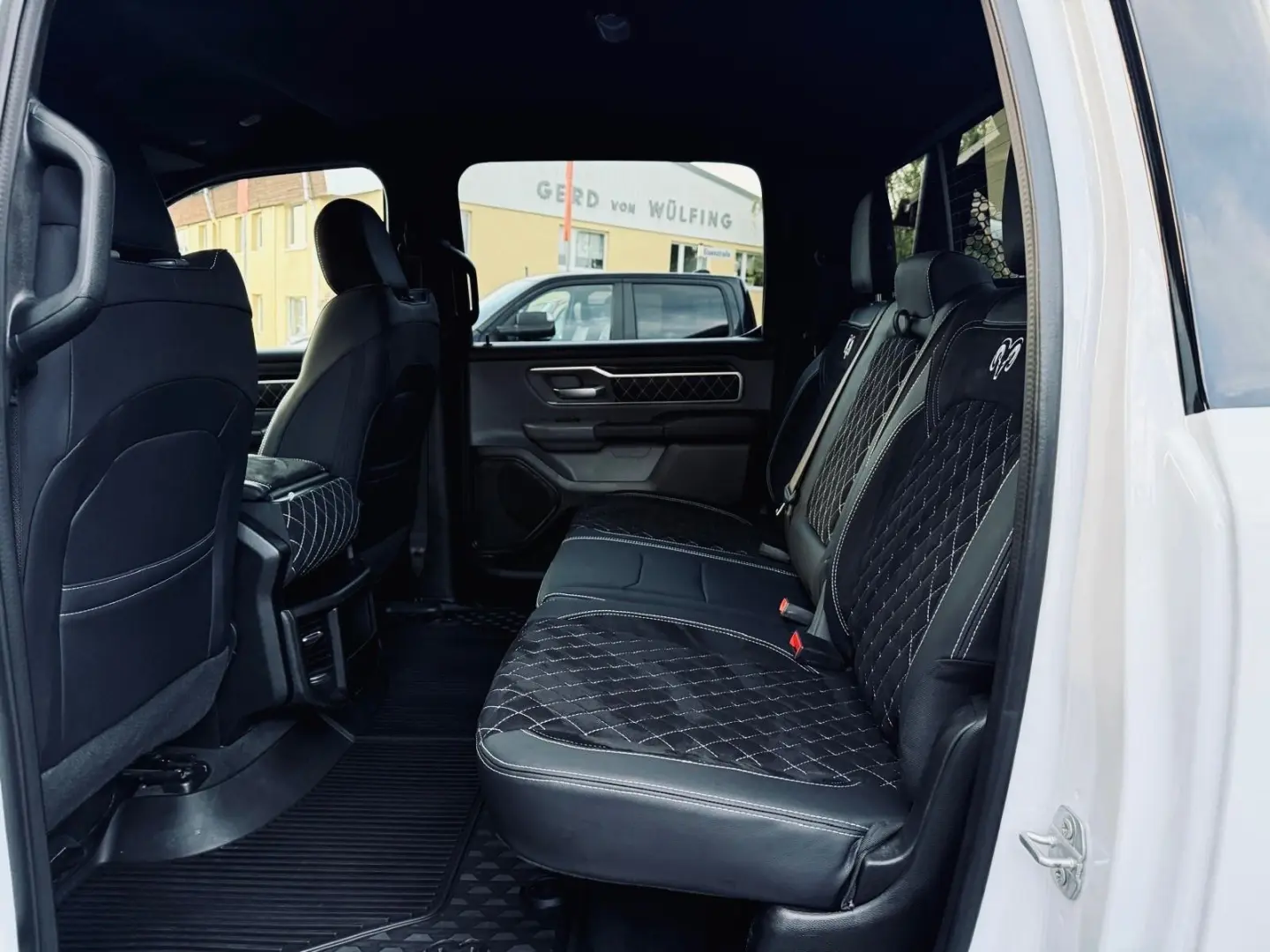 LONGBED V8 SPORT LIFT 4X4 AHK OFFROAD GARANTIE