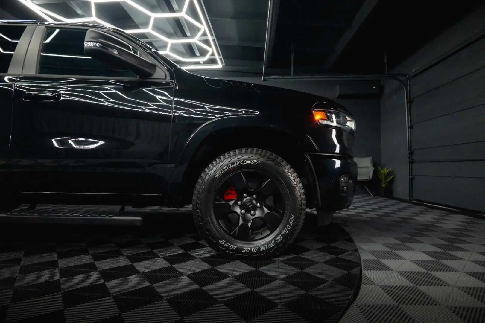 RAM 3.0 MY 25 TWIN TURBO BLACK EDITION  LED 19%