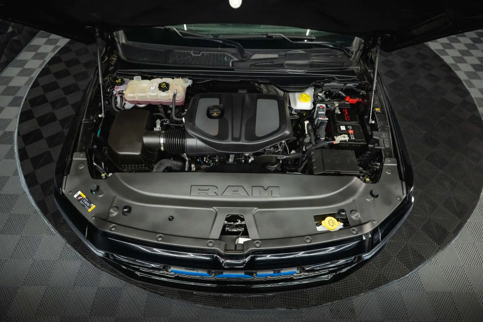 RAM 3.0 MY 25 TWIN TURBO BLACK EDITION  LED 19%