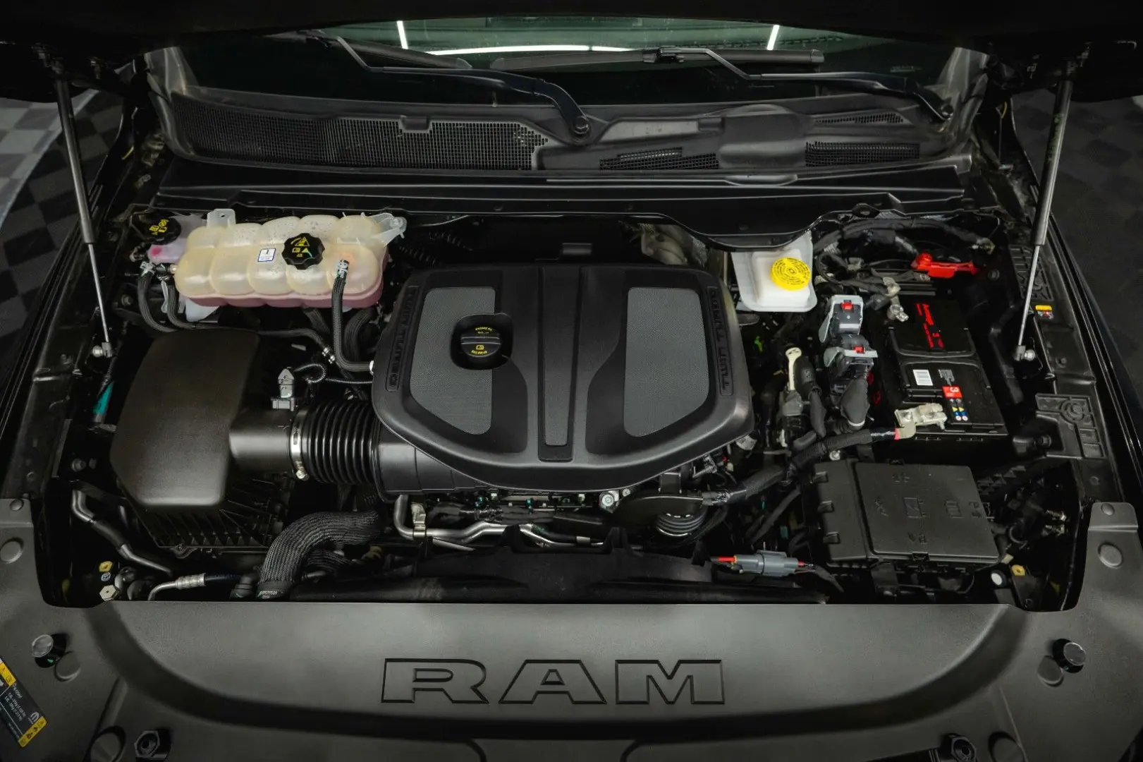 RAM 3.0 MY 25 TWIN TURBO BLACK EDITION  LED 19%