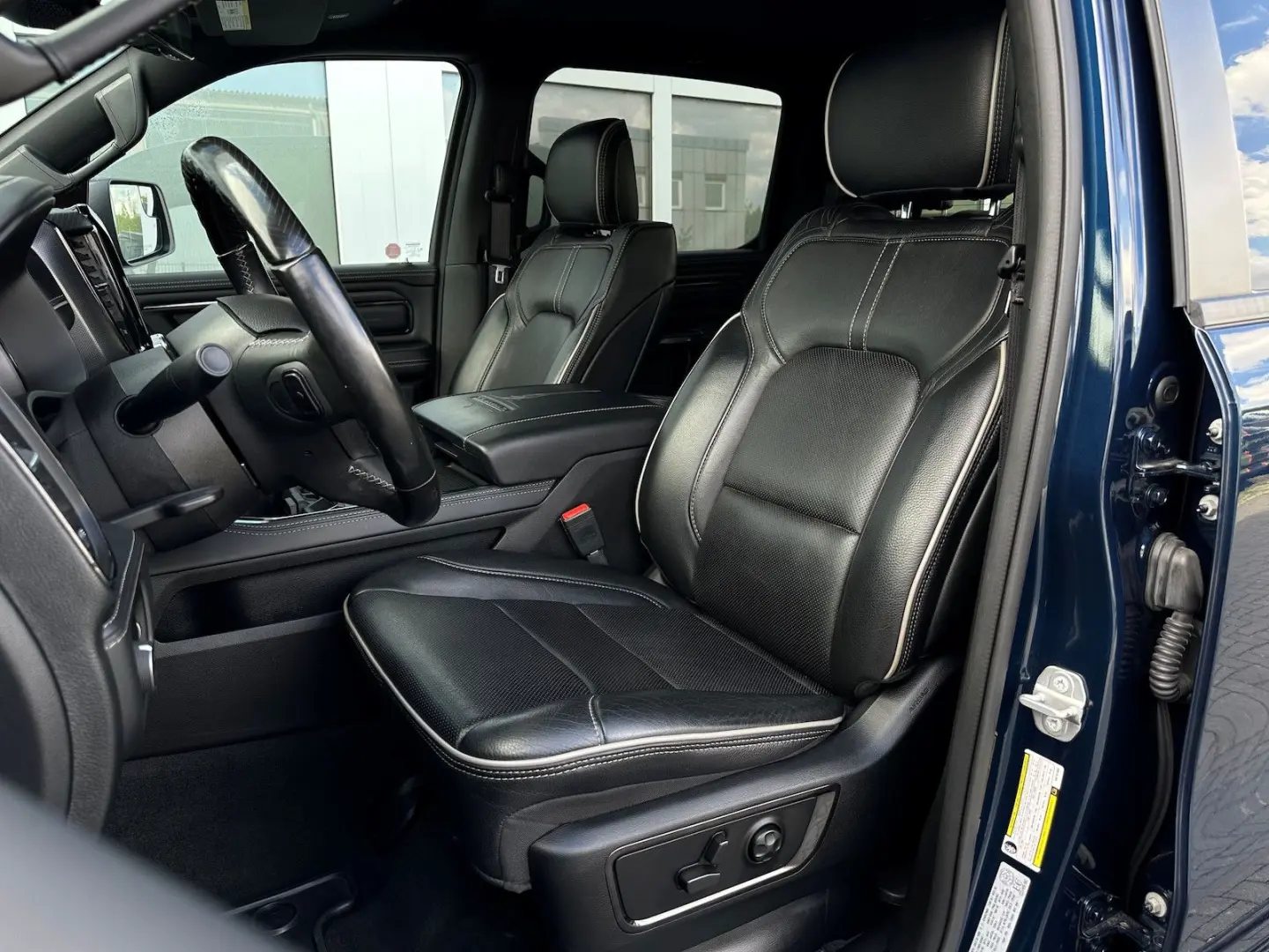 RAM 1500 Limited Luftf. HUD LED 360  ACC E-Steps