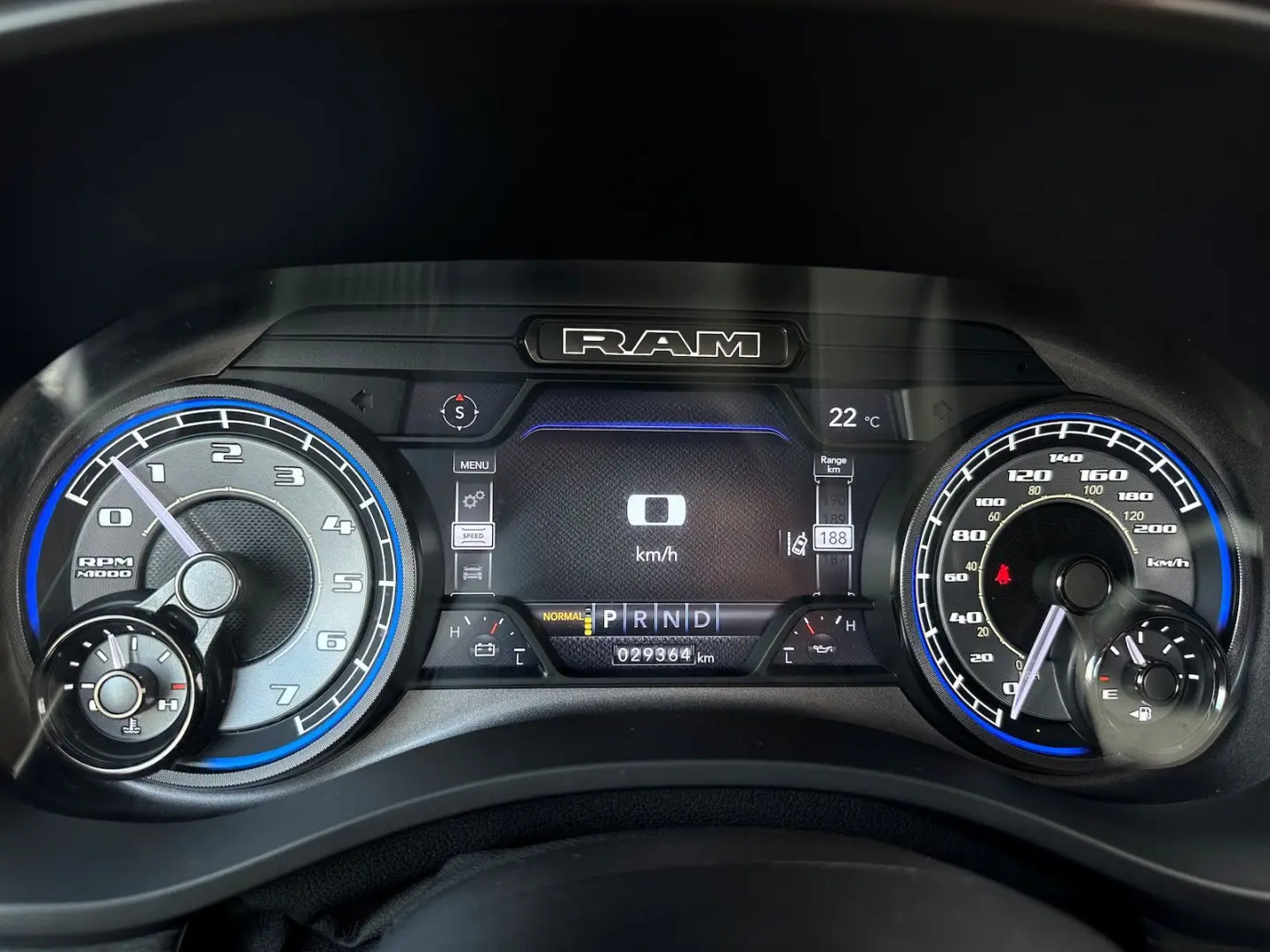 RAM 1500 Limited Luftf. HUD LED 360  ACC E-Steps