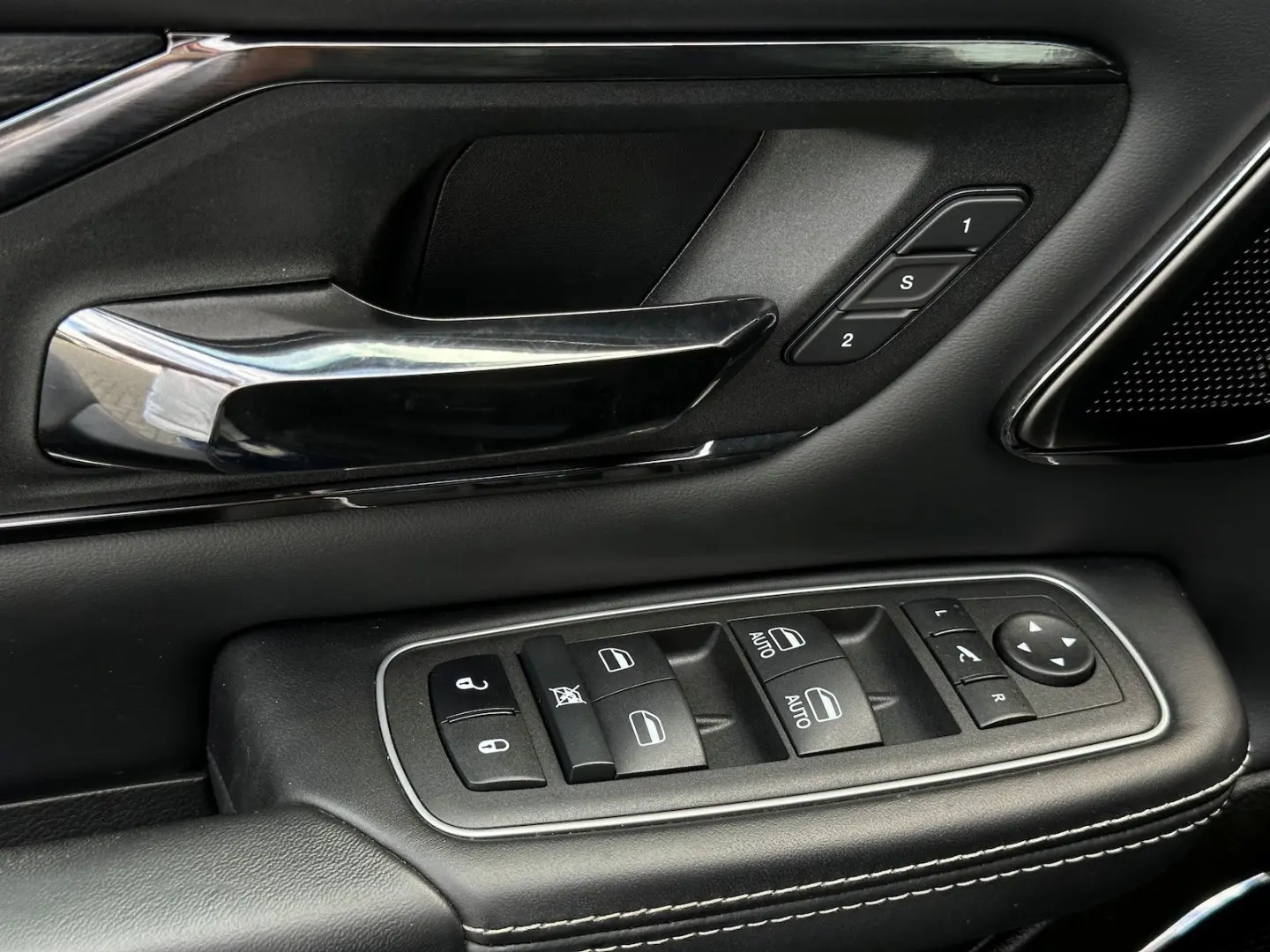 RAM 1500 Limited Luftf. HUD LED 360  ACC E-Steps