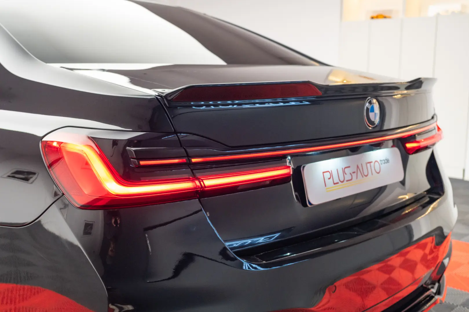 2021 BMW 740 xDrive M Sport B&W Panoramic