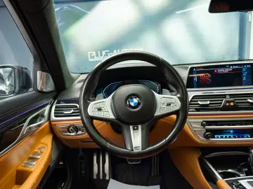2021 BMW 740 xDrive M Sport B&W Panoramic