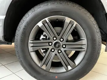 F 150 XLT SuperCrew ACC PDC KeyFree NAV LED AHK