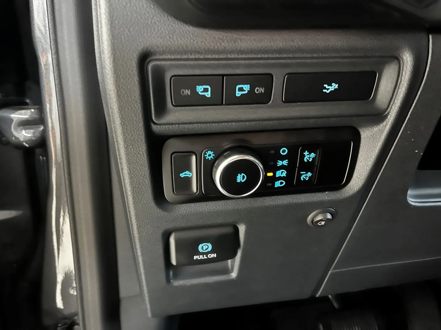 F 150 XLT SuperCrew ACC PDC KeyFree NAV LED AHK