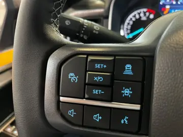 F 150 XLT SuperCrew ACC PDC KeyFree NAV LED AHK