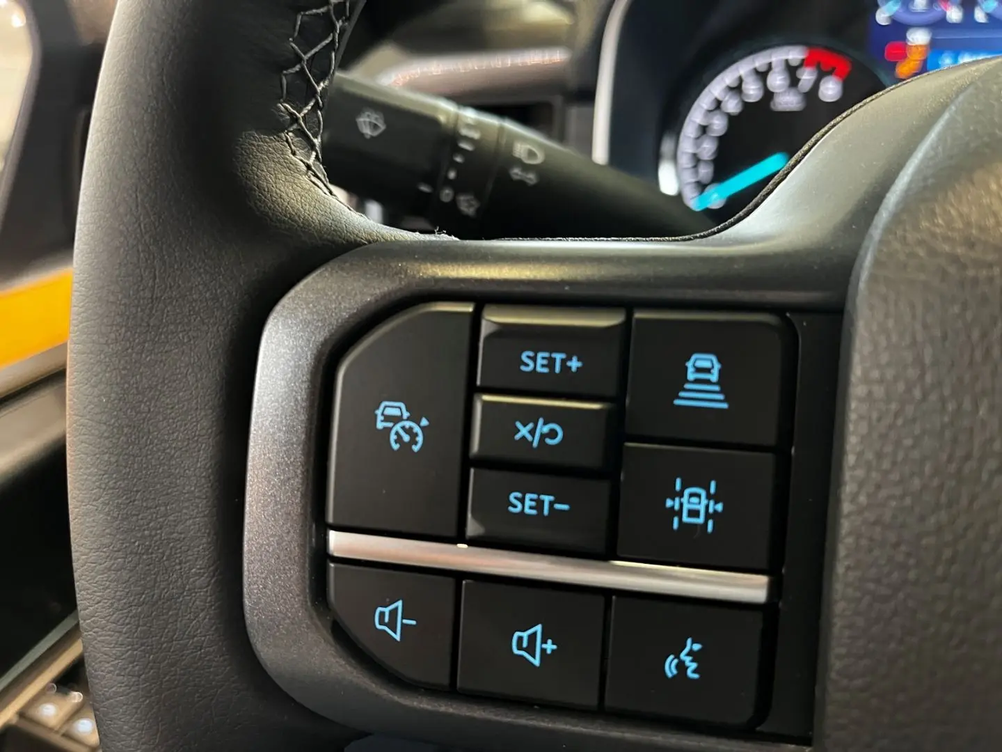 F 150 XLT SuperCrew ACC PDC KeyFree NAV LED AHK