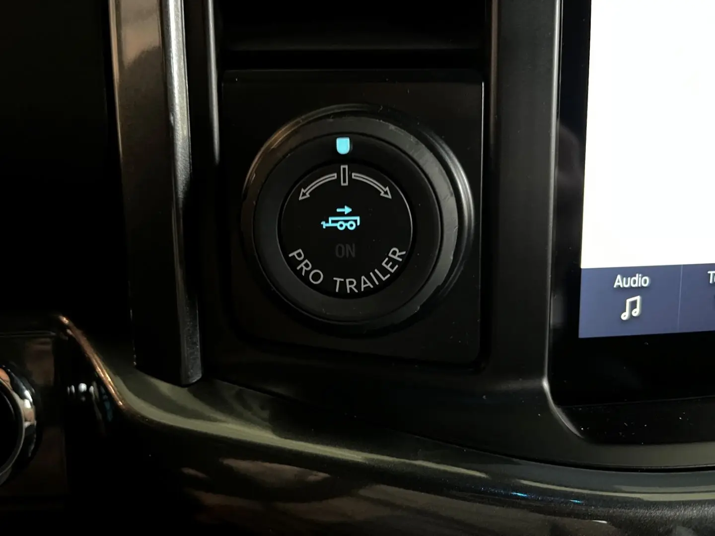 F 150 XLT SuperCrew ACC PDC KeyFree NAV LED AHK