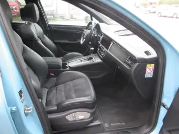 Macan GTS Luftfederung Panoramdach Park-Assisten