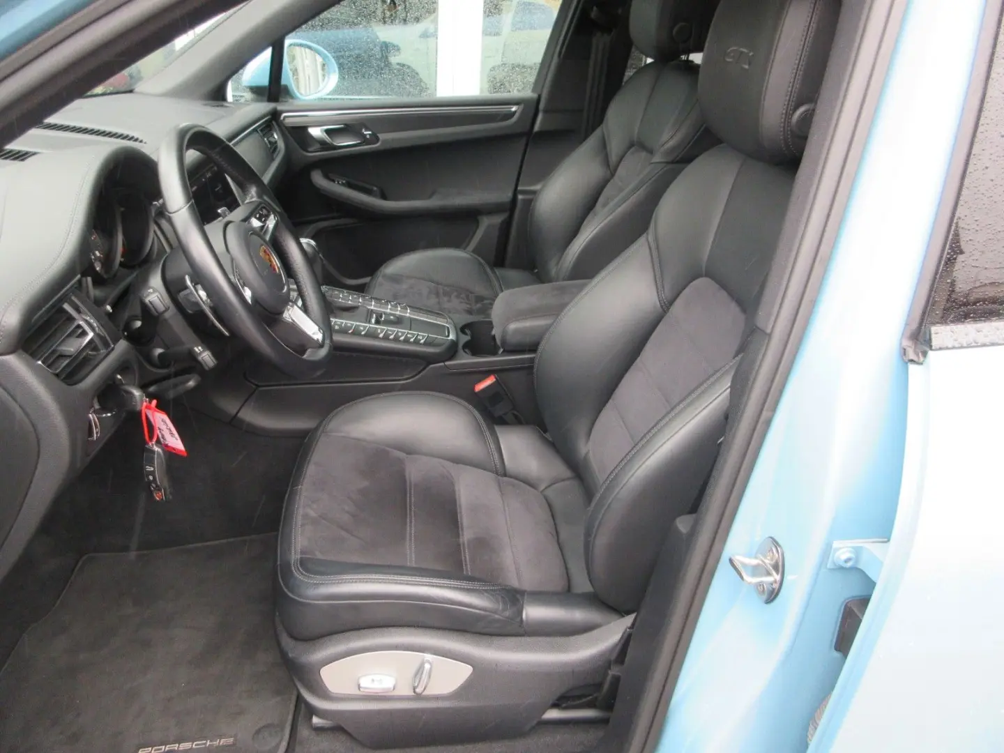 Macan GTS Luftfederung Panoramdach Park-Assisten