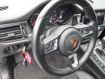 Macan GTS Luftfederung Panoramdach Park-Assisten