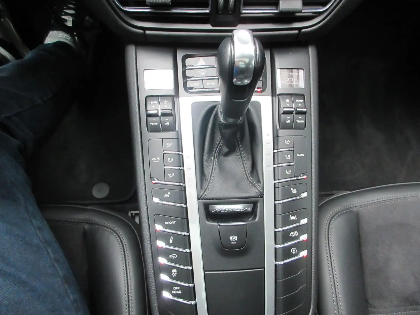 Macan GTS Luftfederung Panoramdach Park-Assisten